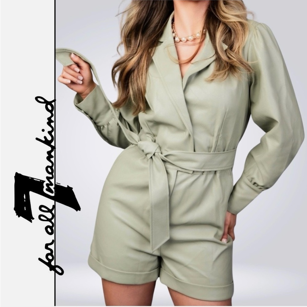 7 for All Mankind Vegan
Leather Belted Romper Sage Green
Pockets Sz Medium